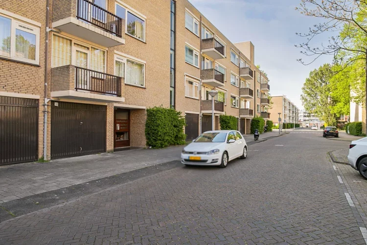 1-Onstein-148-Den-Uyl-Real-Estate-Makelaar-Amsterdam-Den-Haag